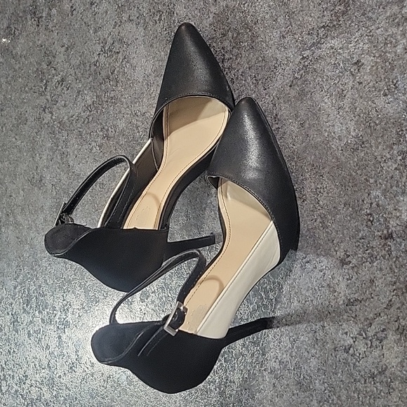 Charlotte Russe Shoes - Charlotte Russe - White and Black Modern Style Momentum Heels- Size 8
